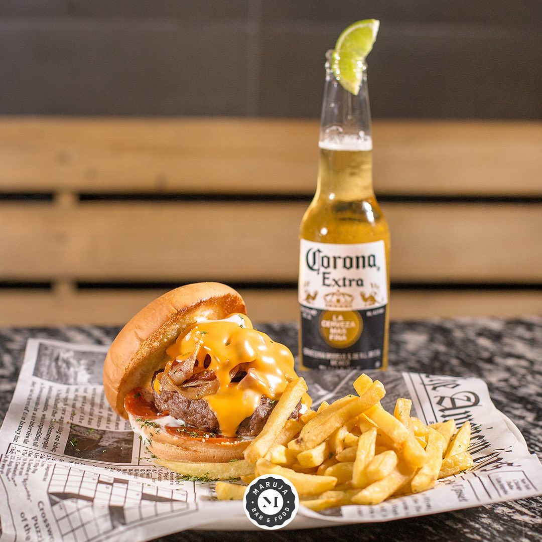 1 hamburguesa de queso + corona 330cc